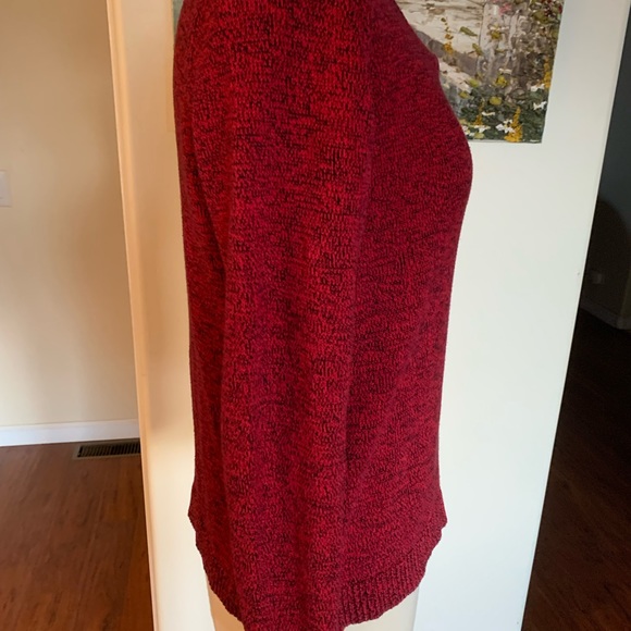 LOVELY BURGUNDY KAREN SCOTT SWEATER, WITH GOLD HARDWARE. - Picture 5 of 7